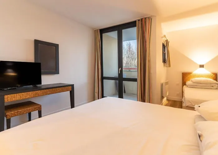 Renovated Flat For 5 P With Swimming Pool Tennis Court And Car Park 232