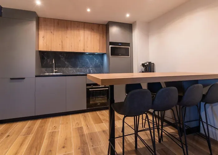 Renovated Flat For 5 P With Swimming Pool Tennis Court And Car Park 232