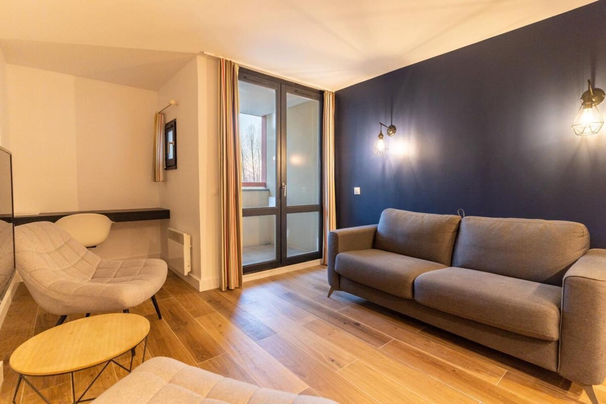 Renovated Flat For 5 P With Swimming Pool Tennis Court And Car Park 232 Apartment